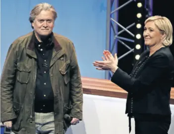  ??  ?? Bivši Trumpov savjetnik Bannon krstari po EU i savjetuje desničare (na slici s Marine Le Pen)