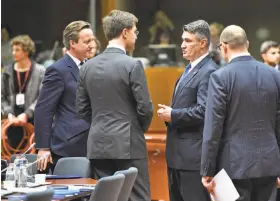  ?? Martin Meissner / Associated Press ?? British Prime Minister David Cameron (left), his Dutch counterpar­t, Mark Rutte (center), and Croatian Prime Minister Zoran Milanovic discuss the crisis.