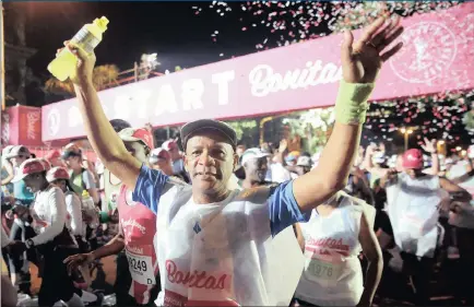  ?? PICTURE: MOTSHWARI MOFOKENG ?? SETTING OFF: Runners at the starting line of the 2017 Comrades Marathon at Durban’s City Hall yesterday.