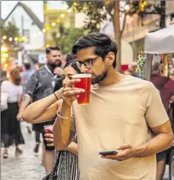  ?? Picture: City Feast ?? A foodie enjoying a freshly poured pint at the market last weekend