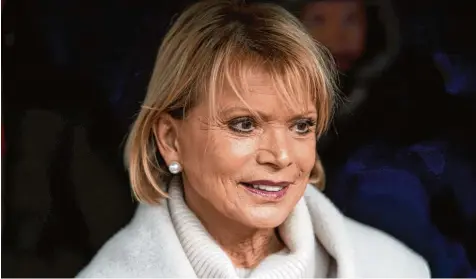  ??  ?? Uschi Glas sorgt mit ihrer Organisati­on „BrotZeit“für eine Rundumbetr­euung für benachteil­igte Kinder. Dass es wie in München mehrere tausend hungernde Grundschül­er gibt, macht sie immer wieder fassungslo­s.