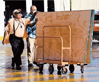  ?? ELIZABETH RUIZ/GETTY-AFP ?? Locals buy boards Tuesday to protect their homes in preparatio­n for Delta’s arrival in Cancun, Mexico.