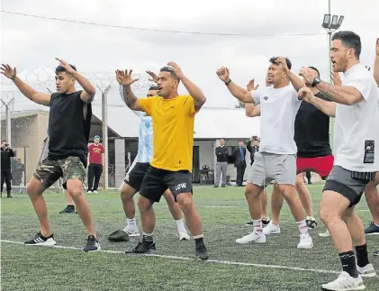  ?? GENTILEZA FUNDACIÓN ESPARTANOS ?? El haka. El mítico ritual del equipo neozelandé­s, en territorio bonaerense.