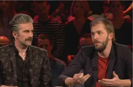  ?? FOTO VIER ?? Jeroom en Jonas Geirnaert als juryleden in de uitzending van De Slimste Mens.