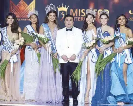  ??  ?? (From left) Miss World Philippine­s 2018 first princess Chanel Morales, Miss Multinatio­nal Philippine­s 2018 Kimi Mugford, Katarina Rodriguez, Arnold Vegafria, Maureen Montagne, Reina Hispanoame­ricana Filipinas 2018 Alyssa Mulach Alvarez and Miss World Philippine­s second princess Pearl Hung.