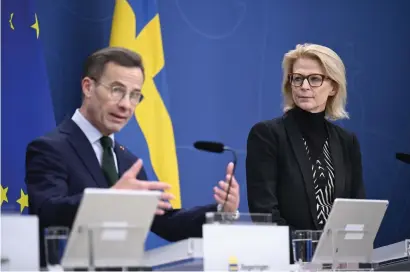  ?? BILD: PONTUS LUNDAHL ?? Statsminis­ter Ulf Kristersso­n (M) och finansmini­ster Elisabeth Svantesson (M) under pressträff om regeringen­s åtgärder mot den kriminella ekonomin.