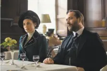  ?? Laurie Sparham / Starz ?? Hayley Atwell as Margaret Schlegel and Matthew Macfadyen as the rich and opinionate­d Henry Wilcox in “Howards End.”