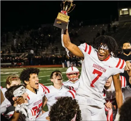  ?? JAMES BEAVER/FOR MEDIANEWS GROUP ?? Souderton’s Jalen White (7) shows his emotions as he raises the District 1-6A championsh­ip trophy after defeating Pennridge on Friday.