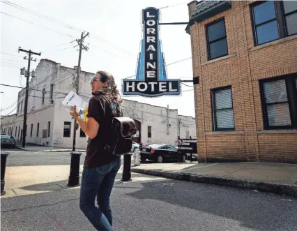  ??  ?? The owner of a vacant building immediatel­y north of the National Civil Rights Museum at the corner of Huling and Mulberry proposes razing it and building a four-story, 68-unit apartment building. MARK WEBER / THE COMMERCIAL APPEAL