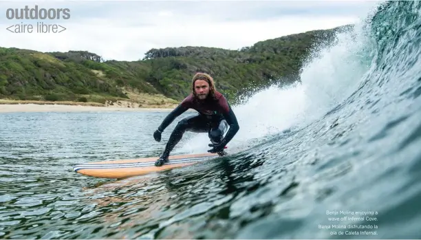  ??  ?? Benja Molina enjoying a wave off Infernal Cove. Benja Molina disfrutand­o la ola de Caleta Infernal.