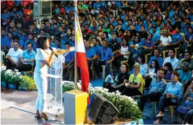  ?? SUN.STAR PHOTO / ALEX BADAYOS ?? HOW WE’RE DOING: Naga City Mayor Kristine Chiong reports to her constituen­ts about how the city is doing.