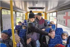  ?? EVGENIY MALOLETKA/ASSOCIATED PRESS ?? People evacuate by bus near Lyman, Ukraine, on Wednesday as fighting continues in the east and south of the country amid Russia’s invasion. The Kremlin has left open the possibilit­y of annexing the Kherson region.