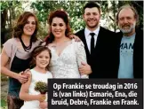  ??  ?? Op Frankie se troudag in 2016 is (van links) Esmarie, Ena, die bruid, Debré, Frankie en Frank.