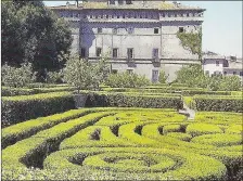  ??  ?? Castello Ruspoli con lo splendido giardino all’italiana Aperto a Pasquetta