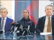  ?? AFP ?? Caster Semenya (C) addresses a presser in Johannesbu­rg.