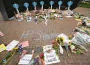  ?? CHARLES REX ARBOGAST/AP ?? A tribute to the seven people killed and dozens injured in Monday’s mass shooting grows Wednesday at a veterans memorial in Highland Park, Ill.