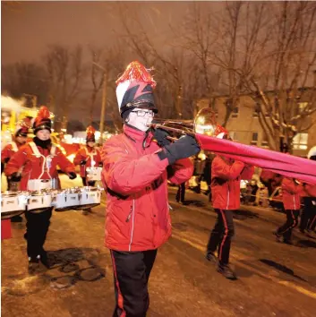  ?? PHOTO D’ARCHIVES, PASCAL HUOT ?? Après 57 années à participer au défilé du Carnaval, les services de la fanfare des Éclairs de Québec n’ont pas été sollicités pour la prochaine édition. Sur la photo, les Éclairs lors du défilé de la Haute-ville en 2016.