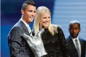  ??  ?? Cristiano Ronaldo und Ada Hegerberg sind die besten Fußballer Europas