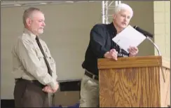  ?? The Sentinel-Record/Tanner Newton ?? CONGRATULA­TIONS: Arkansas State Parks Region 1 Supervisor Tom Stolarz reads a letter of congratula­tions from Gov. Asa Hutchinson to retiring Lake Catherine State Park Superinten­dent Richard Boyes Thursday during a retirement party.