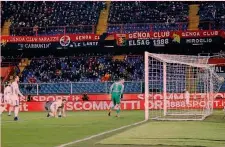  ?? LAPRESSE ?? 45’ PRIMO TEMPO
Skriniar rinvia addosso a Ranocchia: l’autogol è clamoroso