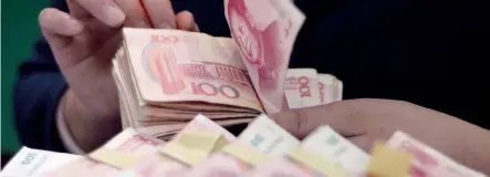  ?? REUTERS ?? Svalutazio­ne. Lo scorso mese di novembre la valuta nazionale cinese è scesa ai minimi da otto anni contro il dollaro statuniten­se e nell’intero 2016 ha perso ben il 6,5 per cento sul biglietto verde americano