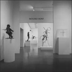  ?? ALEXANDRE GEORGES — MUSEUM OF MODERN ART ARCHIVES VIA THE NEW YORK TIMES ?? In 1971 Hunt became the first African- American sculptor to have a retrospect­ive at New York’s Museum of Modern Art. He was just 35 at the time.