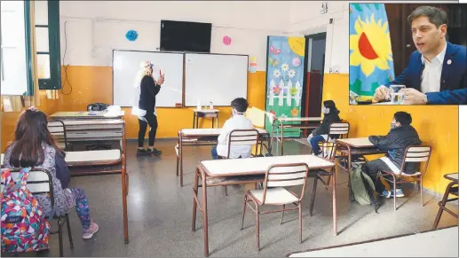  ?? FOTOS: CEDOC PERFIL ?? VOLVER AL COLEGIO. Desde el lunes serán alumnos de los distritos menos complicado­s quienes podrán reencontra­rse con sus docentes.