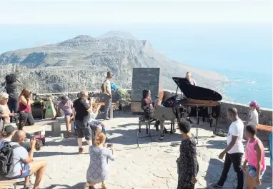  ?? PICTURE: HENK KRUGER ?? GRAND VIEW: Durban artist Shannon Hope playing on a handcrafte­d Shigeru Kawai grand piano on Table Mountain on Internatio­nal Piano Day yesterday. Fifteen top pianists performed in a free concert.