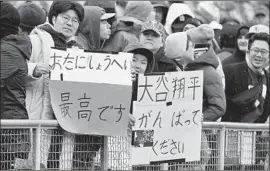  ?? Ed Zurga Getty Images ?? FANS WAIT FOR the Angels’ Shohei Ohtani to appear before Sunday’s game in Kansas City, Mo. The frigid temperatur­e, however, forced a postponeme­nt.