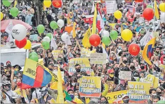  ?? EL PAÍS ?? Colombia. Protesta contra la reforma tributaria impulsada por el presidente Iván Duque, el pasado 28 de abril.