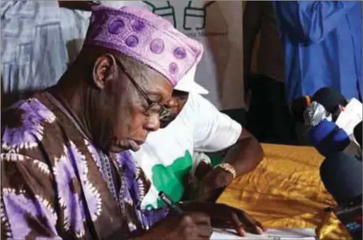  ??  ?? Obasanjo registerin­g as member of Coalition for Nigeria...last week