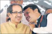  ?? BACHCHAN KUMAR/ HT ?? Maharashtr­a CM Devendra Fadnavis and Shiv Sena chief Uddhav Thackeray in Navi Mumbai on September 25.