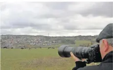  ?? FOTO: CLE ?? Klaus-Werner Will hat das erste Jahr auf den „Wilden Weiden“in Bildern festgehalt­en. Er geht meist früh auf Motivsuche, ehe Ausflügler kommen.