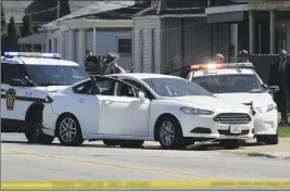  ?? AP VIA ERIE TIMES-NEWS ?? Pennsylvan­ia State Police investigat­e the scene where Steve Stephens, the suspect in the random killing of a Cleveland retiree posted on Facebook, was found shot dead Tuesday in Erie. Pa.