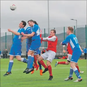  ?? 06_a12Redstar­Tarb01 ?? Red Star defence under pressure from a Tarbert long ball.