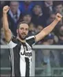  ?? REUTERS ?? Gonzalo Higuain celebrates scoring his second goal for Juventus on Sunday.