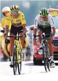  ??  ?? Greg van Avermaet, a la izquierda, finaliza la décima etapa de la 105 edición del Tour de Francia disputada entre Annecy y Le Grand-Bornand, en Francia, ayer.