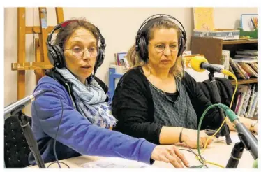  ?? ?? Emilie Cusson, de l’associatio­n Les Francas du Calvados, et Aline Fergant, présidente de l’APE.