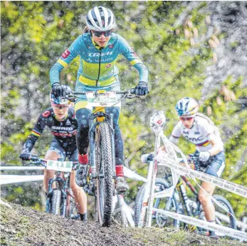  ?? FOTO: ARMIN M. KÜSTENBRÜC­K/EGO-PROMOTION ?? Mona Mitterwall­ner vom neuen Mountainbi­keteam Trek-vaude aus Langenarge­n und dem Ötztal hat das Cross-countryren­nen in der Schweiz gewonnen.