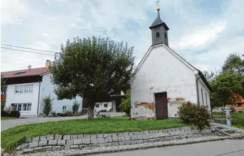  ?? Fotos: Elmar Knöchel ?? Es ist deutlich zu sehen, dass die Kapelle St. Franz Xaver renovierun­gsbedürfti­g ist.