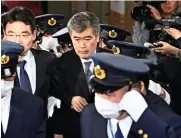  ??  ?? Crise Impliqué dans une affaire de harcèlemen­t en 2018, Junichi Fukuda a quitté le ministère des Finances.