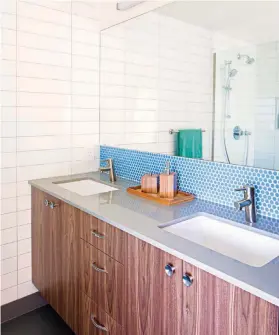  ??  ?? ( BELOW, RIGHT) THE MAIN BATH CONTINUES A NATURAL COLOR PALETTE BUT ADDS IN POPS OF COLOR. “I WANTED IT TO BE LIGHT AND CRISP, WITH … A POOL/ AQUATIC FEEL IN THE TILE,” KATHRINE SAYS. THE KNOBS AND PULLS ARE A NOD TO MID MOD STYLE.