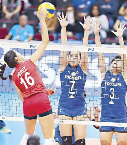  ?? JOEY MENDOZA ?? Maria Jose Gonzales Perez of F2 Logistics slams a winner into enemy territory against the frontline defense of Michele Theresa Gumabao and Joanne Bunag of Cocolife Asset Managers in their semifinal game in the Philippine Super Liga Grand Prix last...