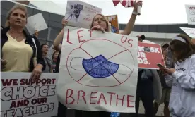  ?? Photograph: Robin Rayne/Zuma Press Wire/Rex/Shuttersto­ck ?? People demonstrat­e against mask mandates at a Cobb county, Georgia, school board meeting last week.