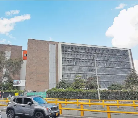  ?? GUILLERMO OSSA ?? Así luce parte del Complejo 11 de la Universida­d Pontificia Bolivarian­a, que agrupa laboratori­os y espacios para los estudiante­s.