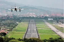  ?? FOTO ?? La terminal aérea, con capacidad para albergar hasta un millón de personas, fue escogida para el evento.