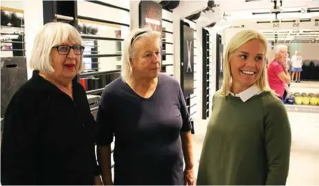  ?? FOTO: LOTTEN ENGBOM ?? TRÄNINGSTI­PS. Eva Rydergård, Maud Törnqvist och Mikaela Lundkvist snackar om träning.