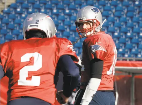  ?? Steven Senne / Associated Press ?? New England quarterbac­ks Brian Hoyer (2) and Tom Brady prepare for a practice as the Patriots get ready to face Tennessee.