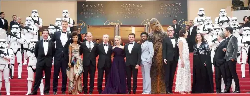  ??  ?? Actors Joonas Suotamo, Thandie Newton, Woody Harrelson, director Ron Howard, Emilia Clarke, Alden Ehrenreich, Donald Glover, Chewbacca, Paul Bettany, Phoebe Waller-Bridge, producer Kathleen Kennedy, writers Lawrence Kasdan and Jon Kasdan at the Solo...