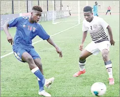  ?? (File pic) ?? Eswatini Under-20 player Mayibongwe ‘Saurez’ Mabuza (L) facing Botswana’s Botshelo Motsheja during the COSAFA Under-20 Championsh­ip last year.